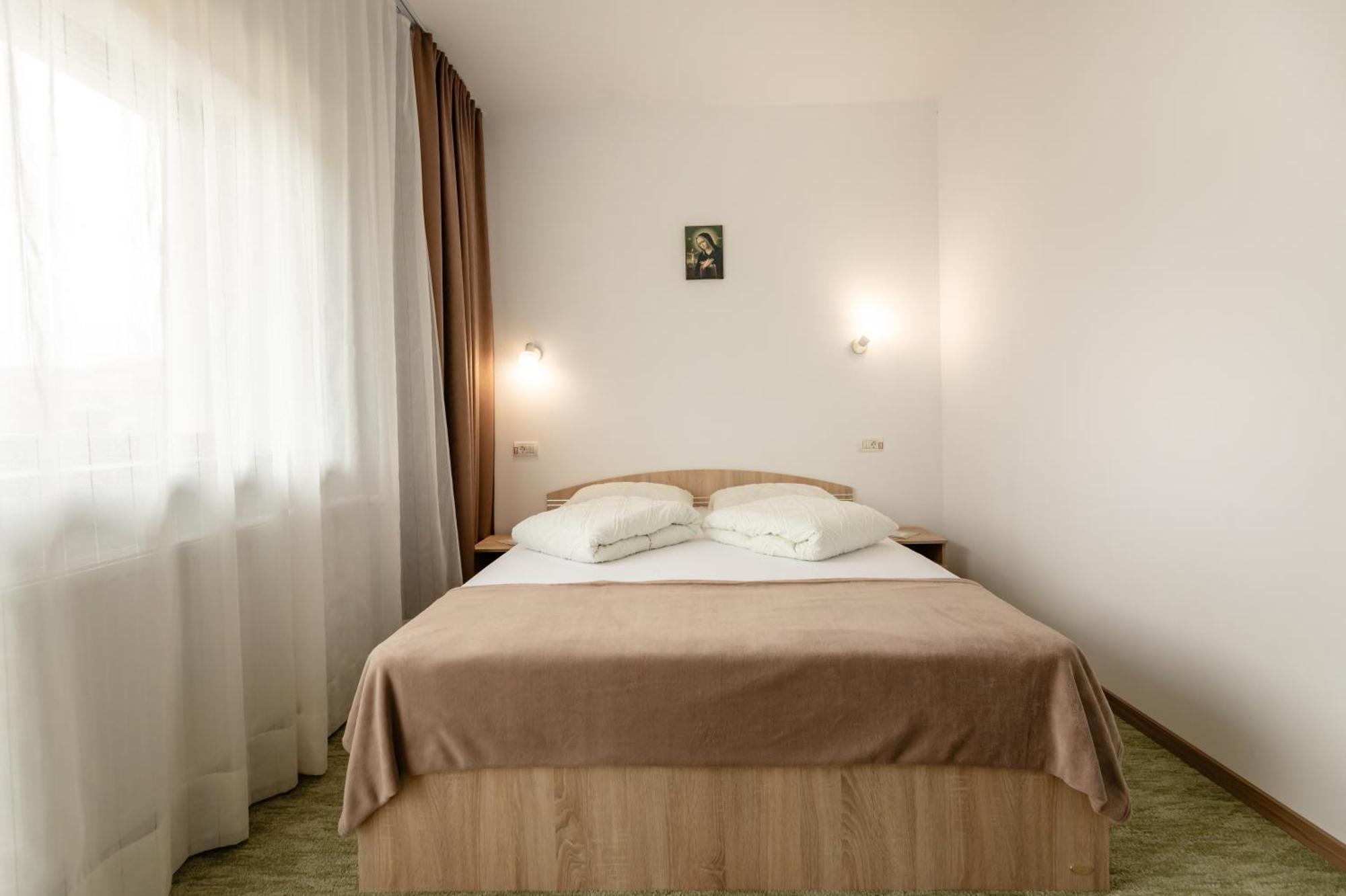 Pensiunea Trei Stejari Slimnic Экстерьер фото